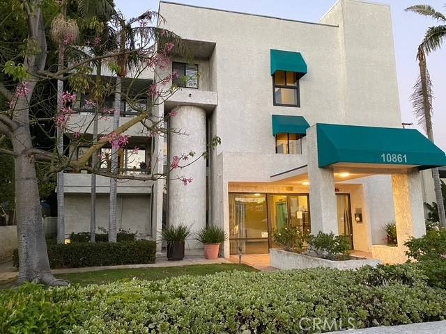 Condo for rent at 10861 Moorpark St #203, North Hollywood, CA 91602