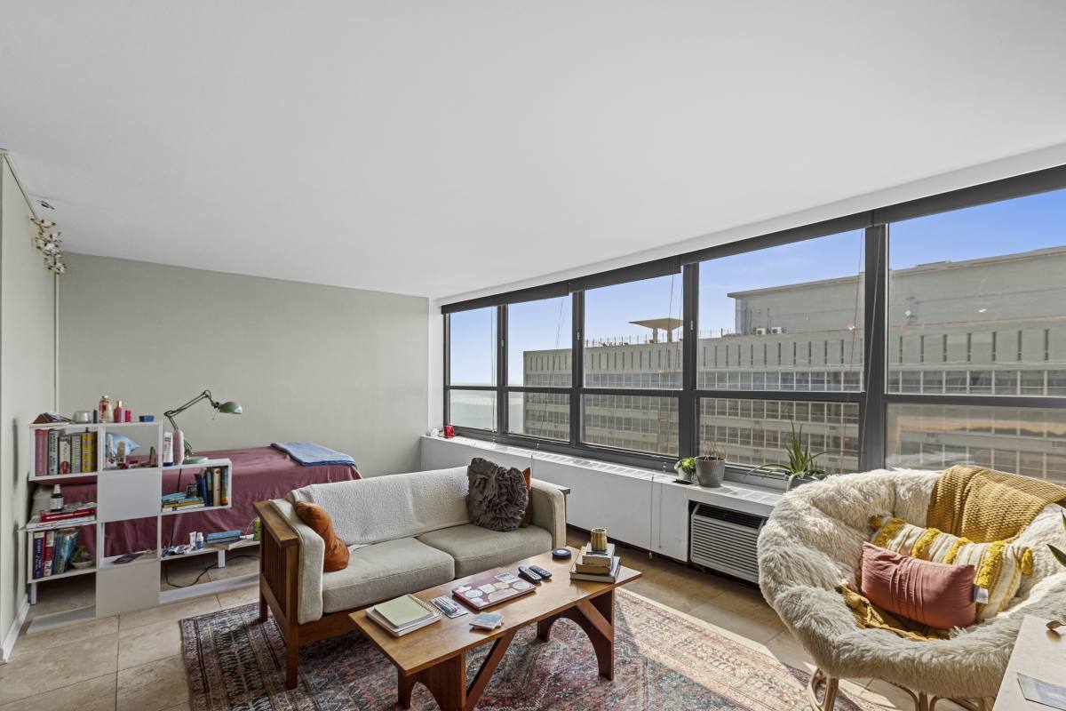 Apartment for rent at 3550 N Lake Shore Dr #2725, Chicago, IL 60657