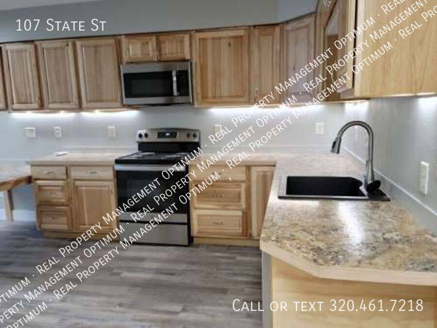 Apartment for rent at 107 State St, Evansville, MN 56326