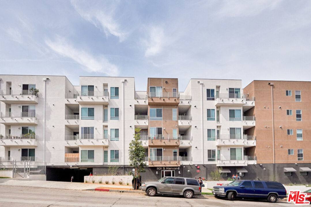 Condo for rent at 1101 S Harvard Blvd #407, Los Angeles, CA 90006