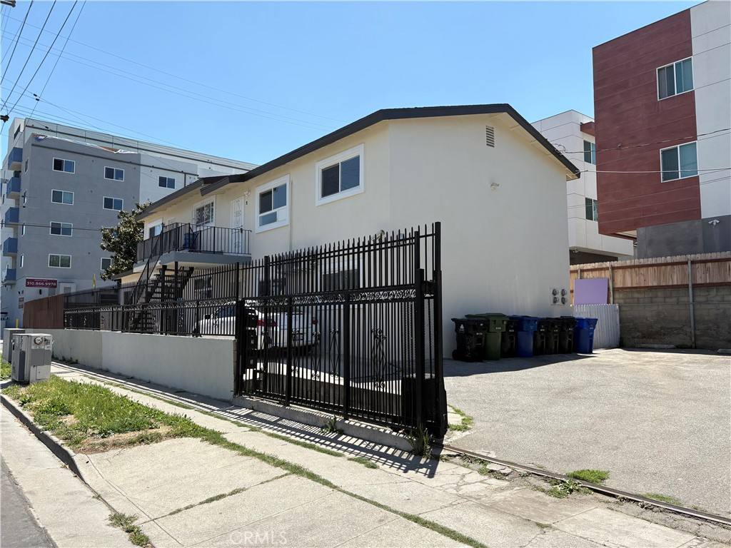 Apartment for rent at 1103 S Hobart Blvd #2-2, Los Angeles, CA 90006