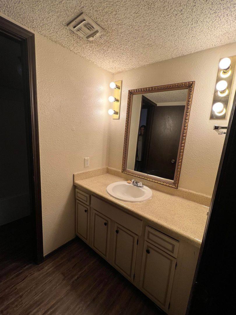 Apartment for rent at 1105 1 2 SW, Oklahoma City, OK 73139