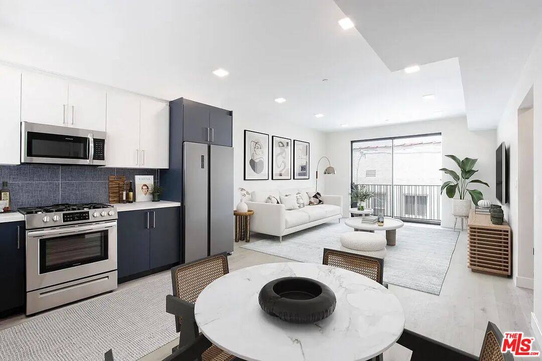Apartment for rent at 1111 N Kenmore Ave #206, Los Angeles, CA 90029