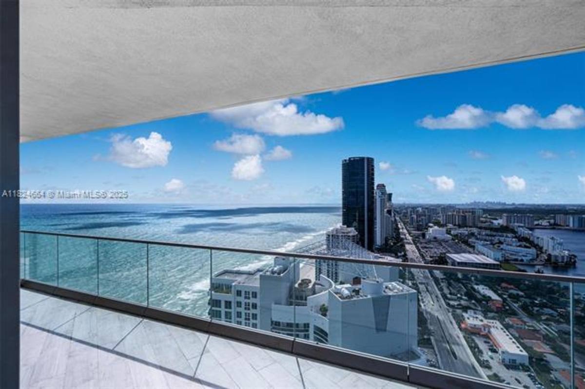 Apartment for rent at 18975 Collins Ave Appt, North Miami Beach, FL 33160