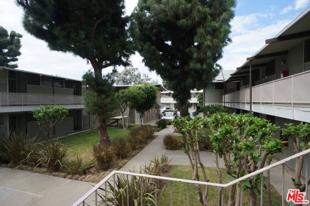 Apartment for rent at 11131 Rose Ave #5-5, Los Angeles, CA 90034