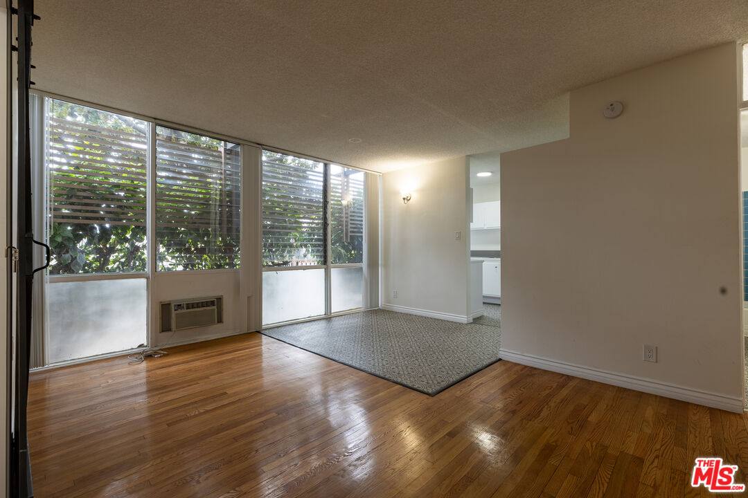 Apartment for rent at 11133 Rose Ave #15-15, Los Angeles, CA 90034