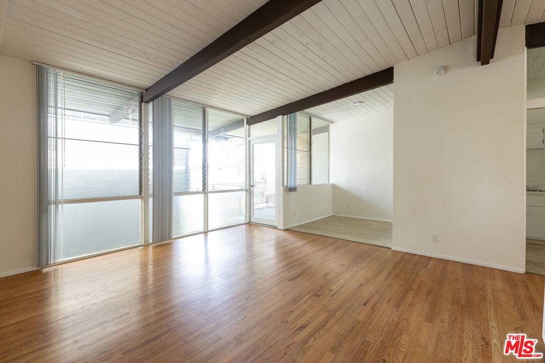 Apartment for rent at 11133 Rose Ave #20-20, Los Angeles, CA 90034