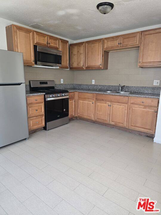 Apartment for rent at 1117 W 94th St, Los Angeles, CA 90044
