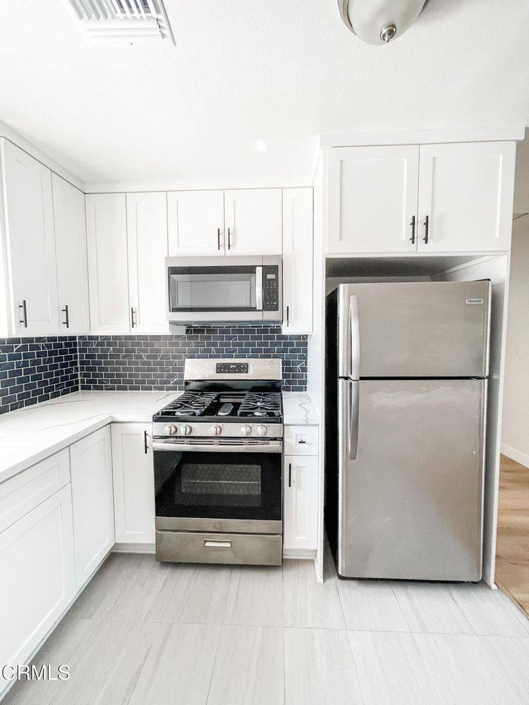 Apartment for rent at 1121 W Exposition Blvd, Los Angeles, CA 90007