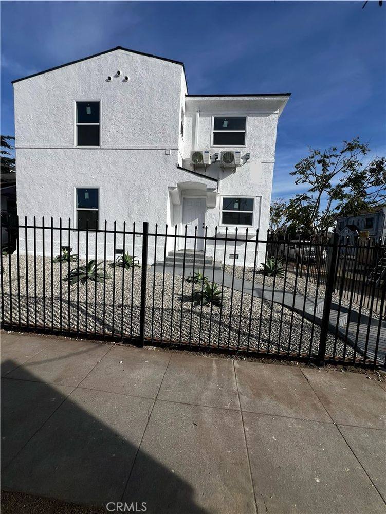 Apartment for rent at 1123 W 43rd St, Los Angeles, CA 90037