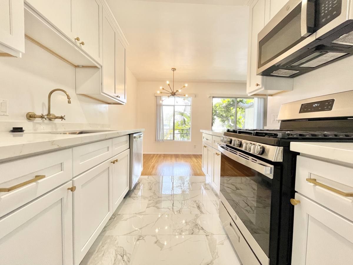 Apartment for rent at 11953 Rochester Ave #6, Los Angeles, CA 90025