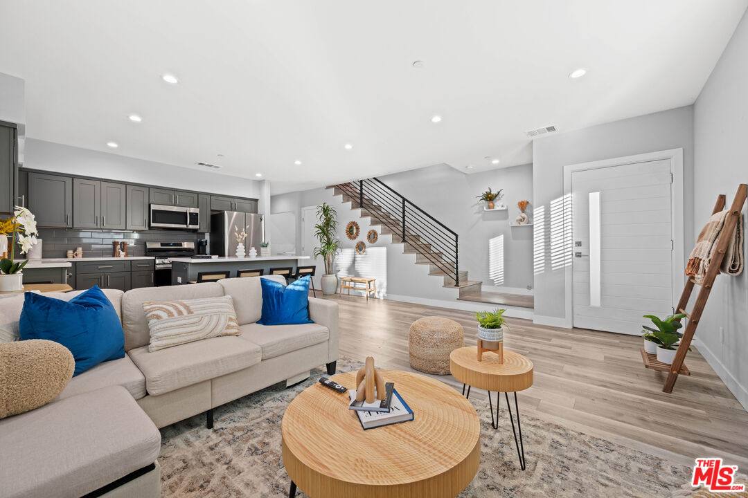 Townhouse for rent at 1126 Magnolia Ave, Los Angeles, CA 90006