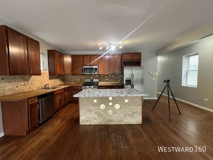 Apartment for rent at 2328 W Washington Blvd #1, Chicago, IL 60612