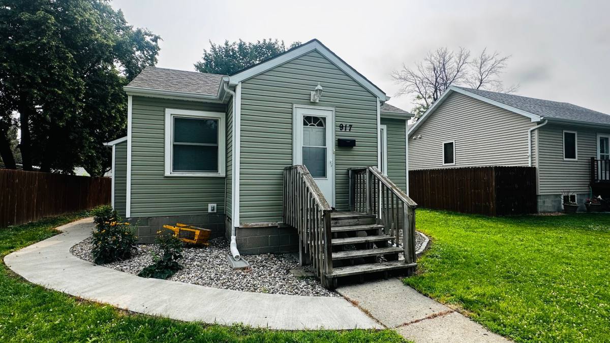 House for rent at 917 S 3rd St, Aberdeen, SD 57401