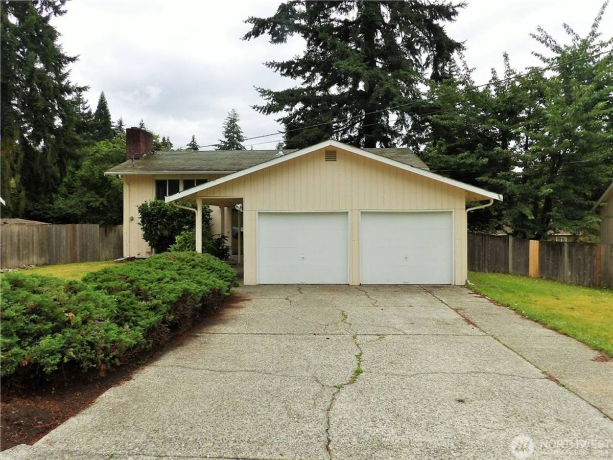 House for rent at 1719 147th Place SE, Bellevue, WA 98007