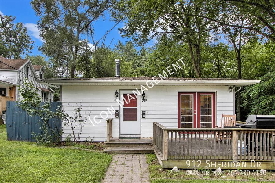 Apartment for rent at 912 Sheridan Dr, Kalamazoo, MI 49001