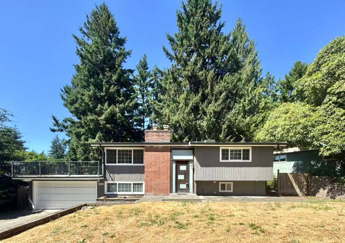House for rent at 15662 Main St, Bellevue, WA 98008