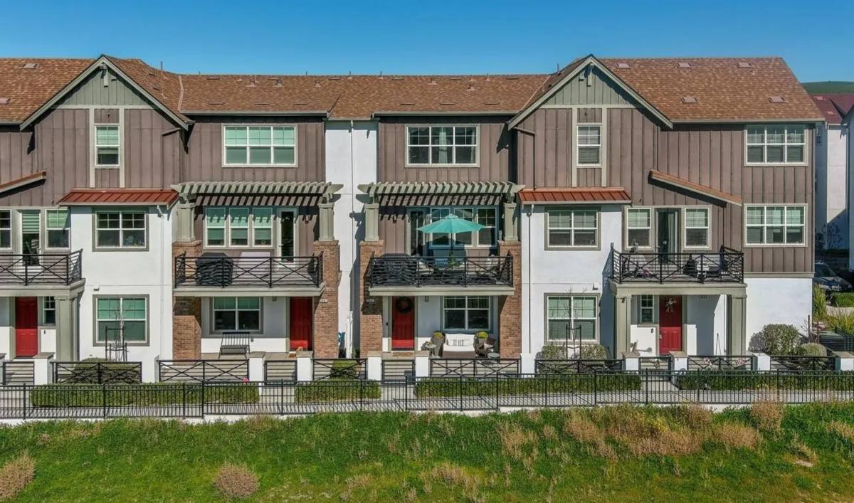 Townhouse for rent at 3987 Dobbins Loop, Dublin, CA 94568