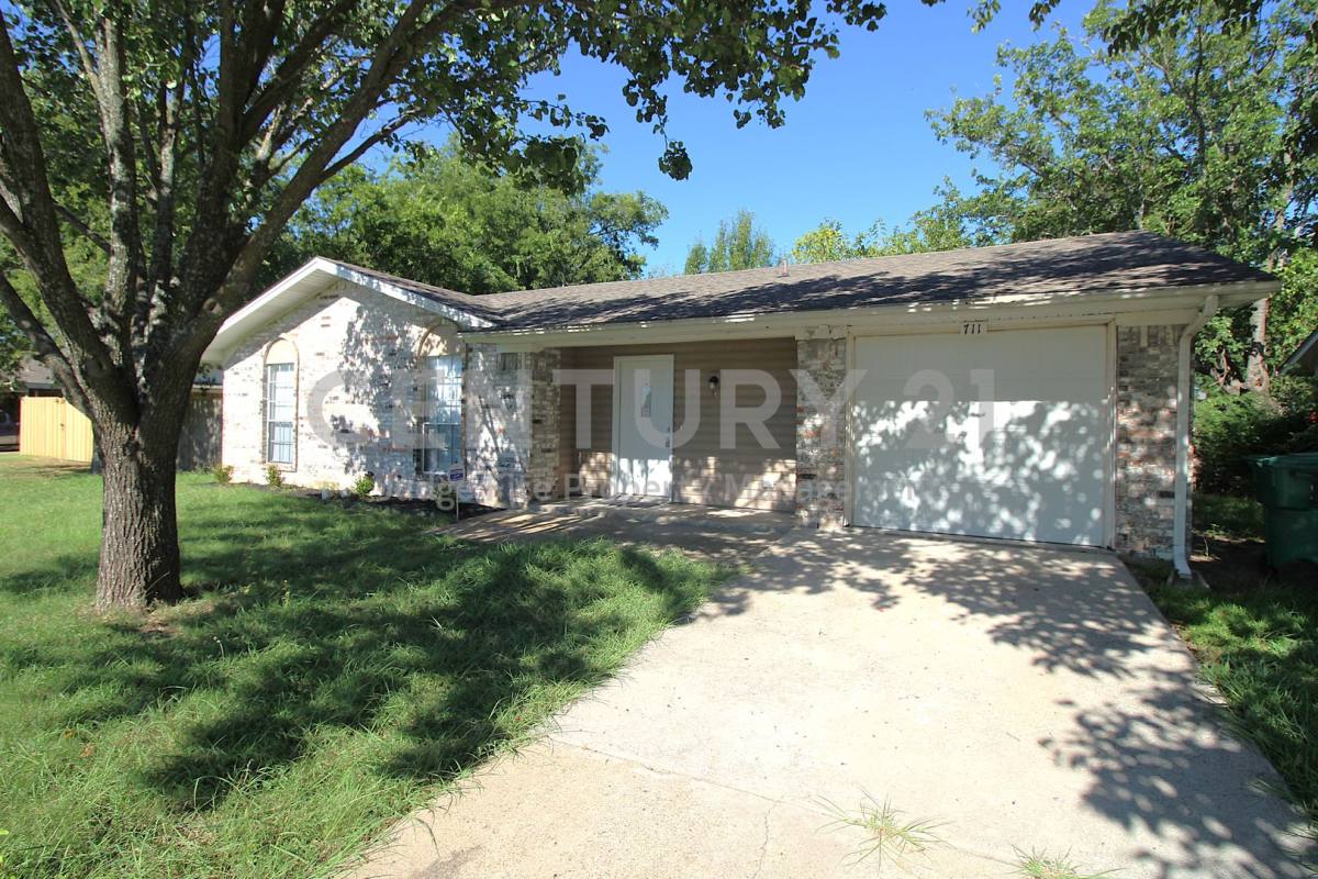 House for rent at 711 Briggs St, Cedar Hill, TX 75104