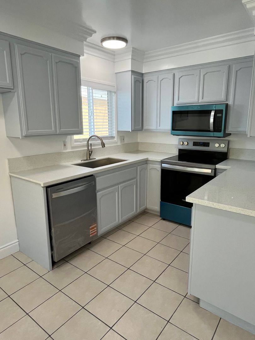 Apartment for rent at 4461 Green Ave, Los Alamitos, CA 90720