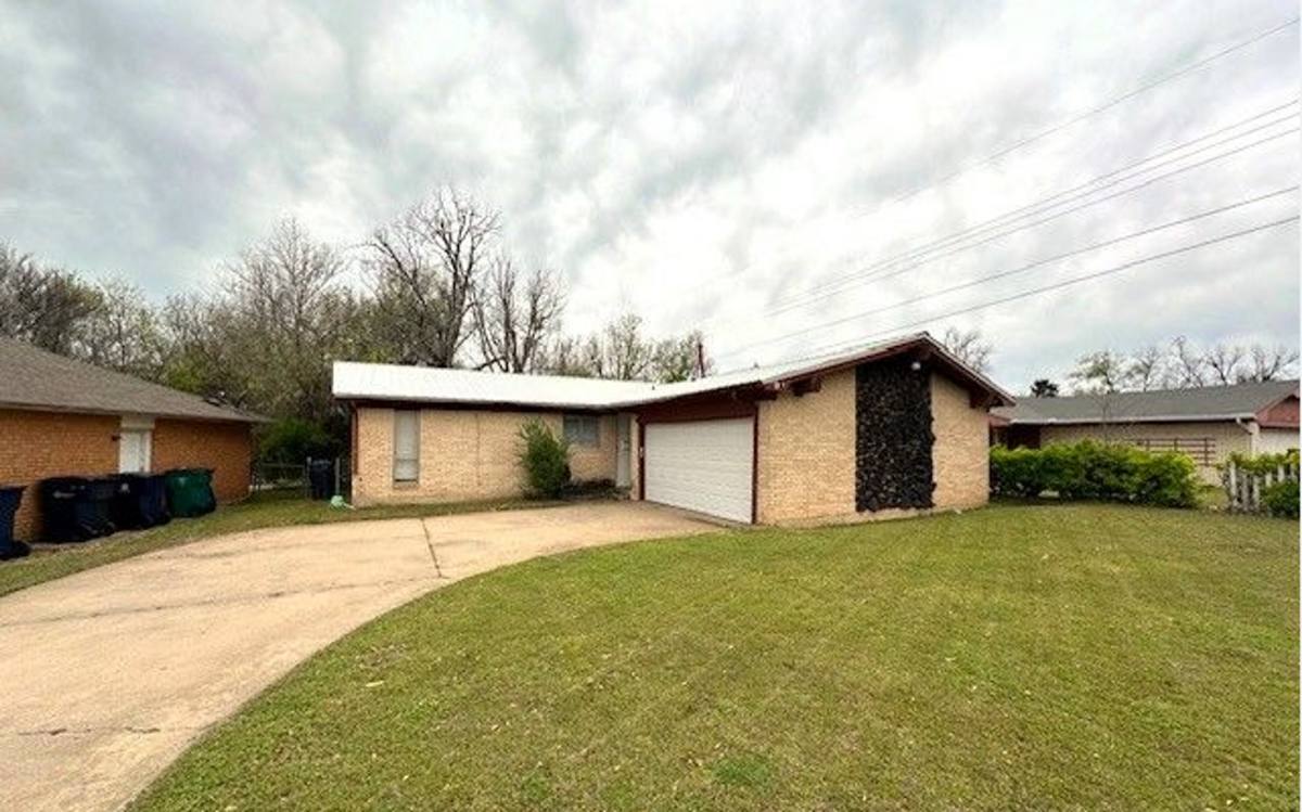 House for rent at 705 Woodland Way, Oklahoma City, OK 73127
