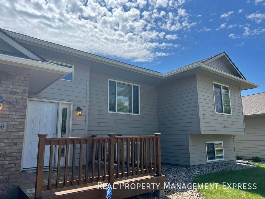 House for rent at 7636 S Rose Crest Court, Sioux Falls, SD 57108