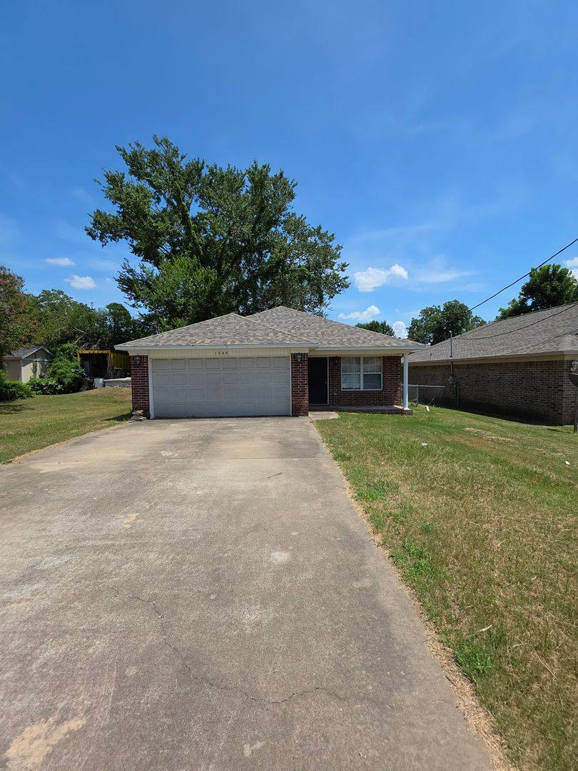 House for rent at 1006 N Greenwich Ave, Russellville, AR 72801