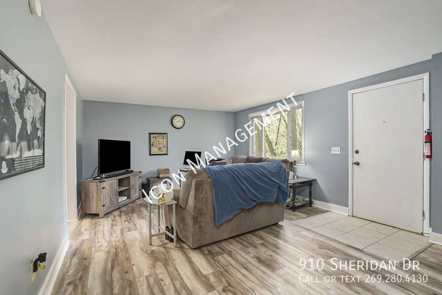 Apartment for rent at 910 Sheridan Dr, Kalamazoo, MI 49001
