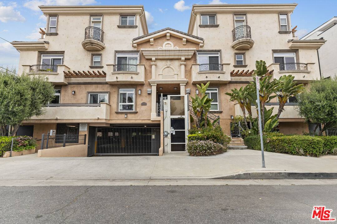 Townhouse for rent at 11323 Huston St #7-7, North Hollywood, CA 91601