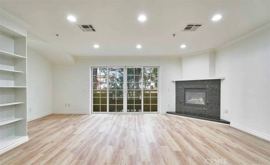 Townhouse for rent at 1133 S Hoover St #102, Los Angeles, CA 90006