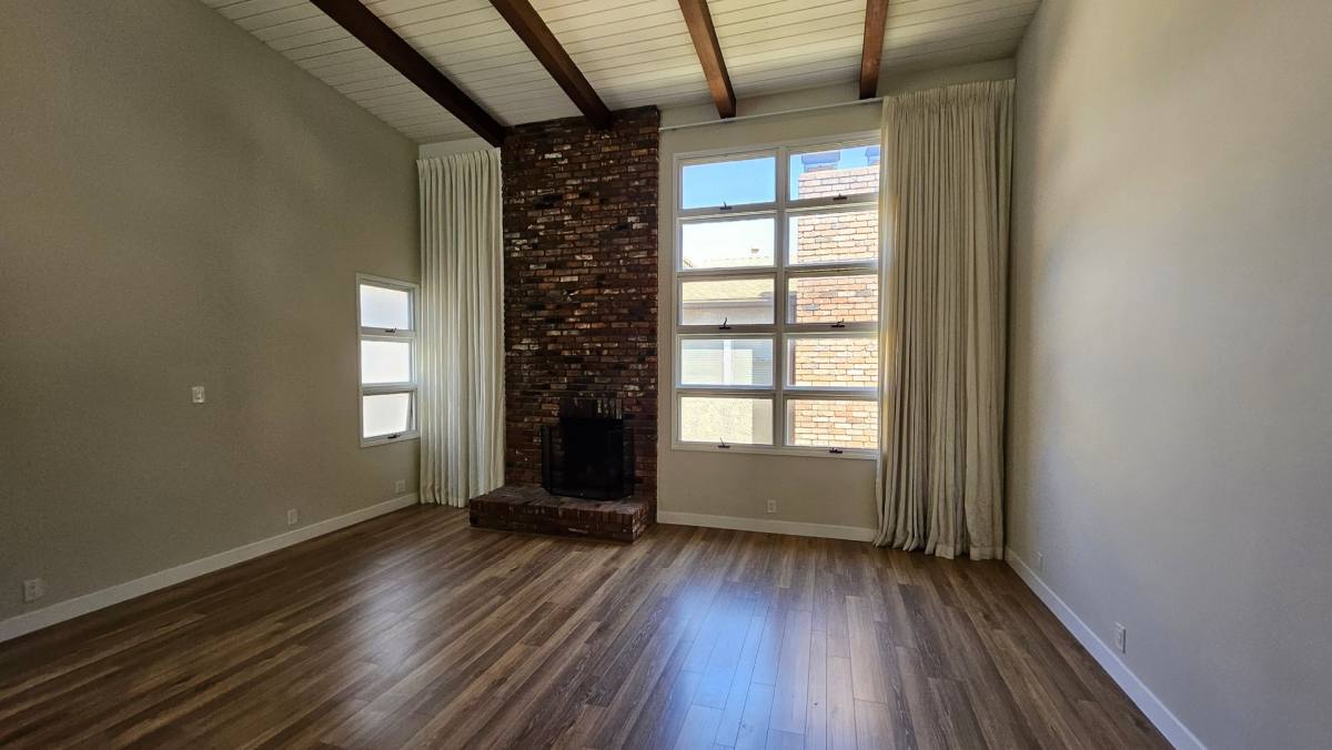 Apartment for rent at 1821-1835 Canyon Dr, Los Angeles, CA 90028