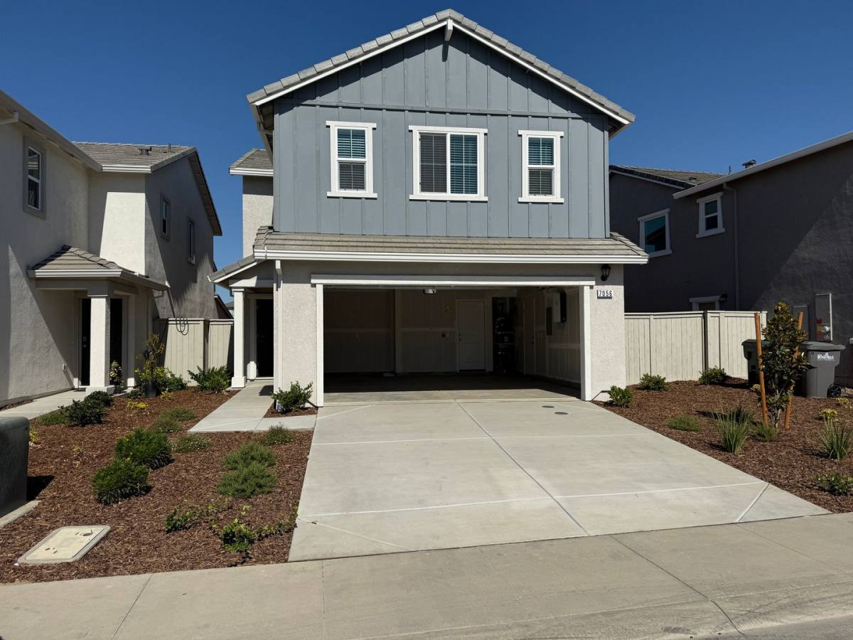 House for rent at 7056 Lone Sycamore St, Roseville, CA 95747