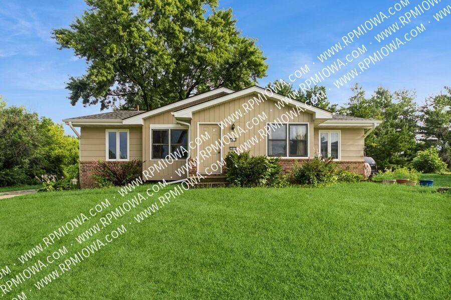 Apartment for rent at 7815 Iltis Dr, Urbandale, IA 50322