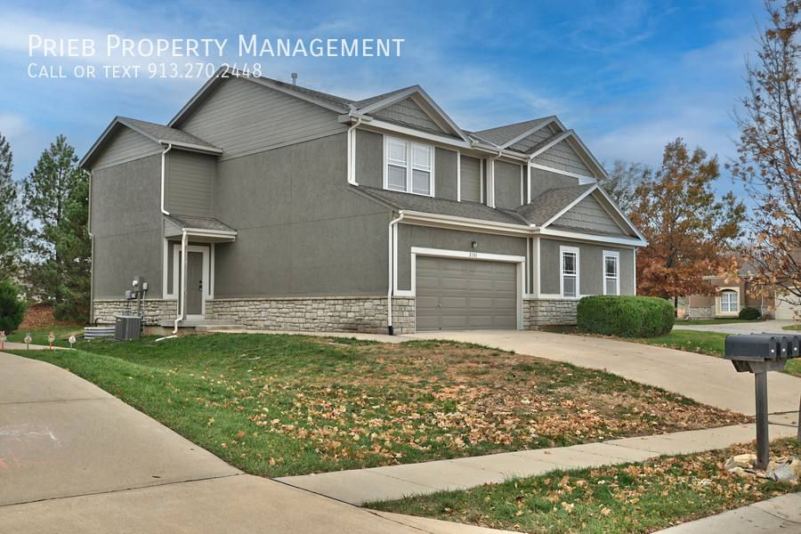 Townhouse for rent at 727 N Findley, Olathe, KS 66061