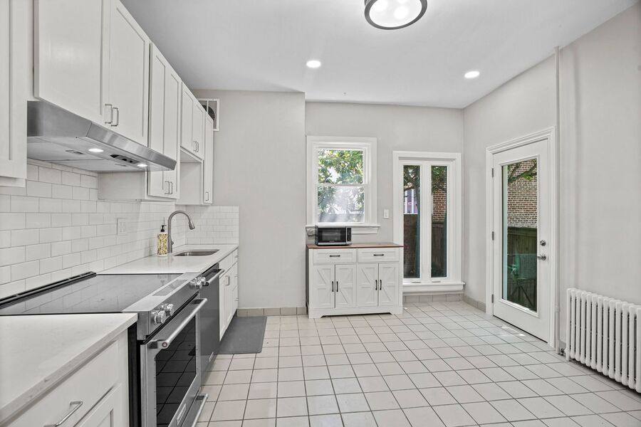 Townhouse for rent at 24 6th St SE, Washington, DC 20003