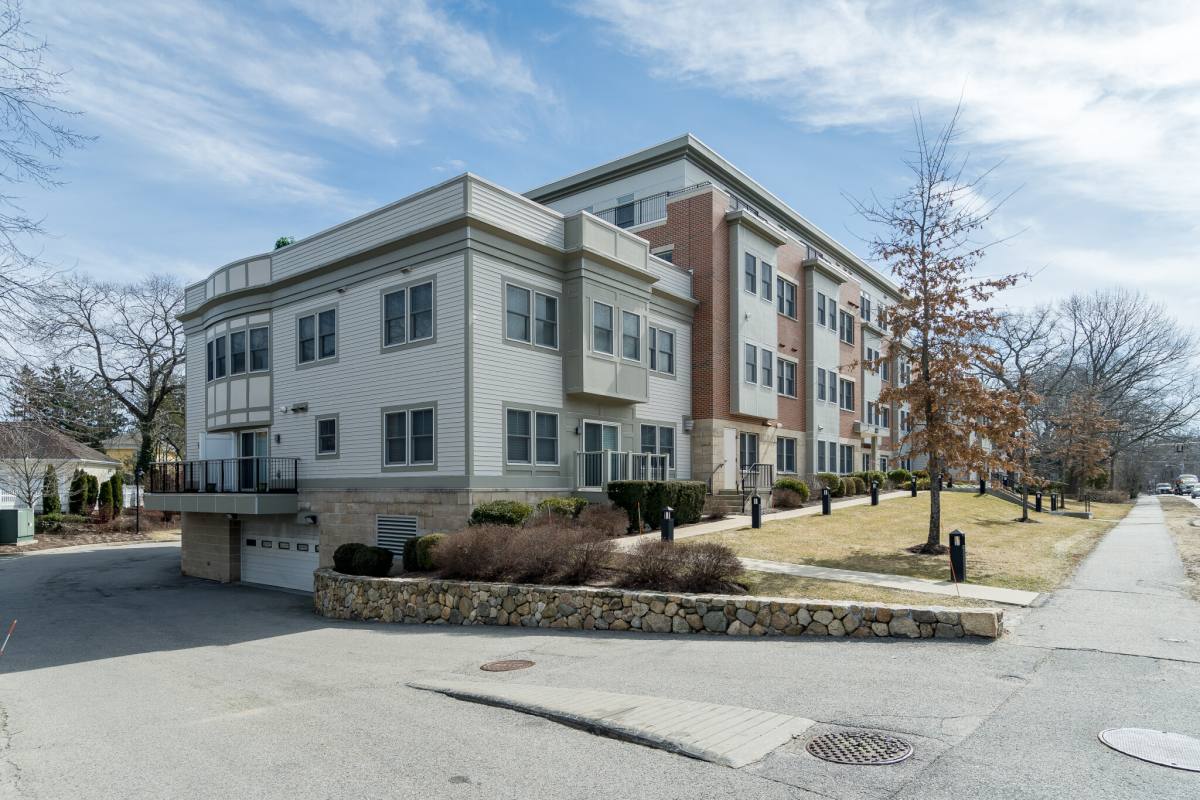 Condo for rent at 321 Hammond Pond Parkway #301, Chestnut Hill, MA 02467