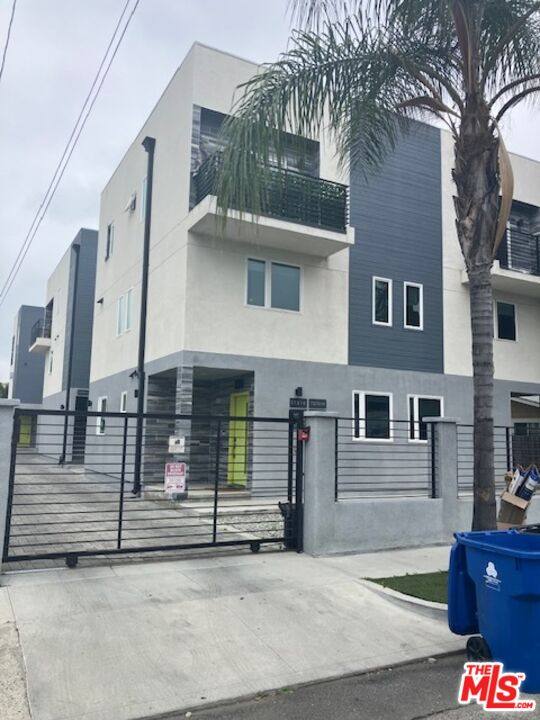 Apartment for rent at 11318 Miranda St #1 4-1 4, North Hollywood, CA 91601
