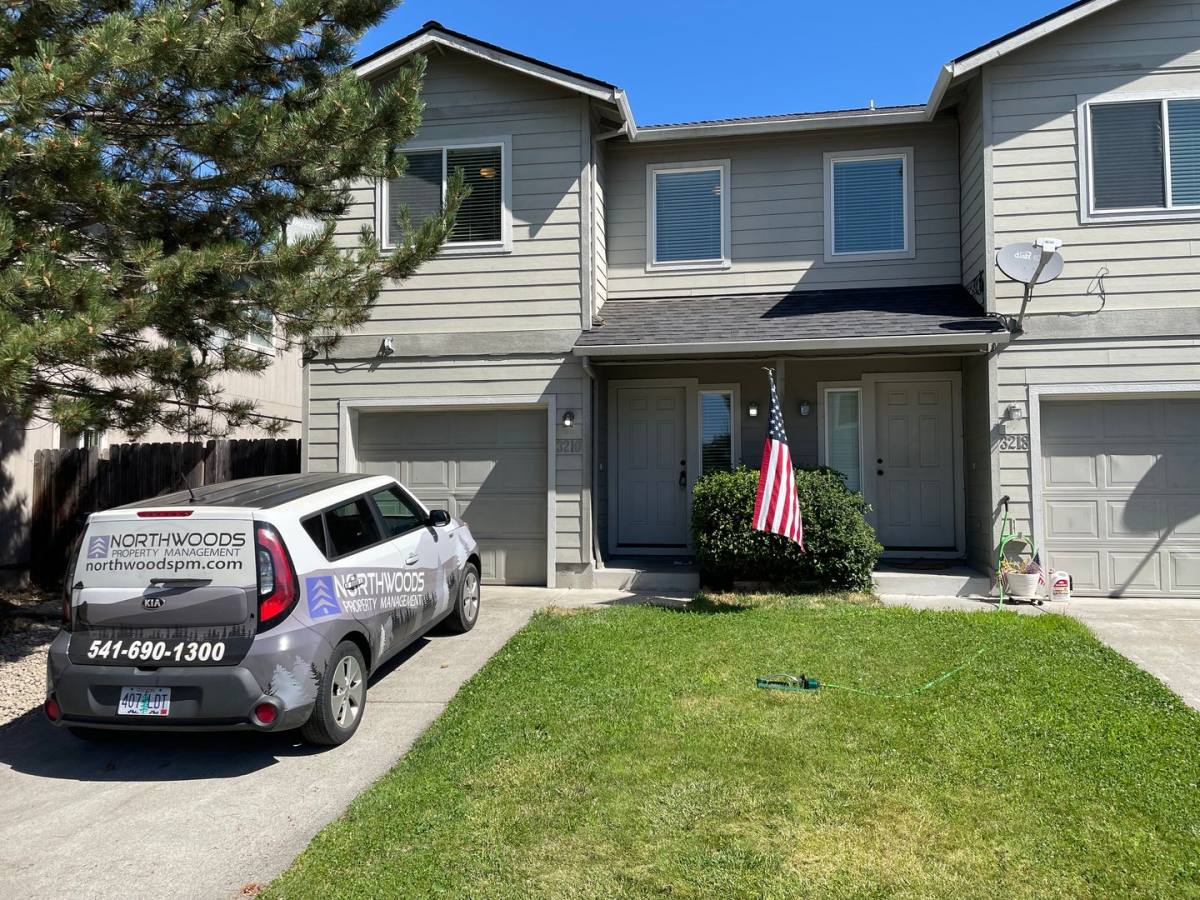 Townhouse for rent at 3210 Library, White City, OR 97503