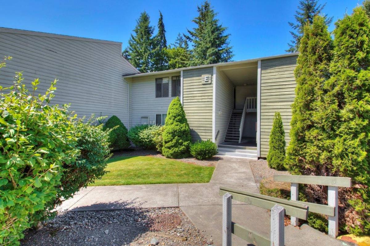 Condo for rent at 14401 SE Petrovitsky Rd #E204, Renton, WA 98058