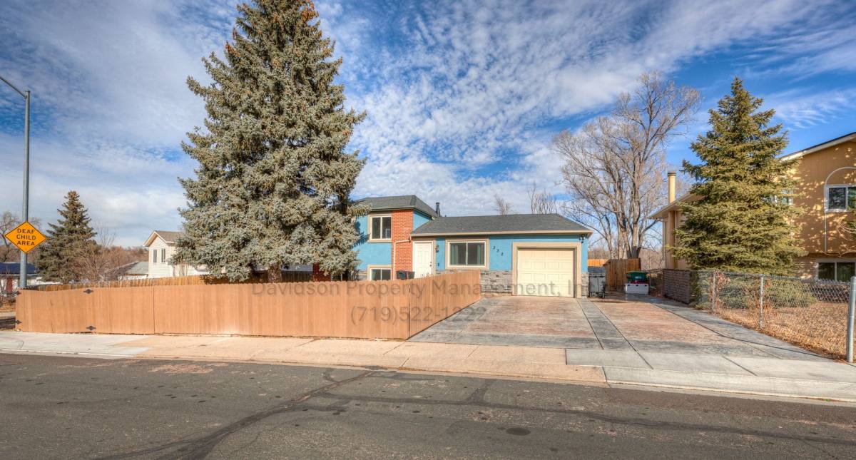 House for rent at 332 Longfellow Dr, Colorado Springs, CO 80910