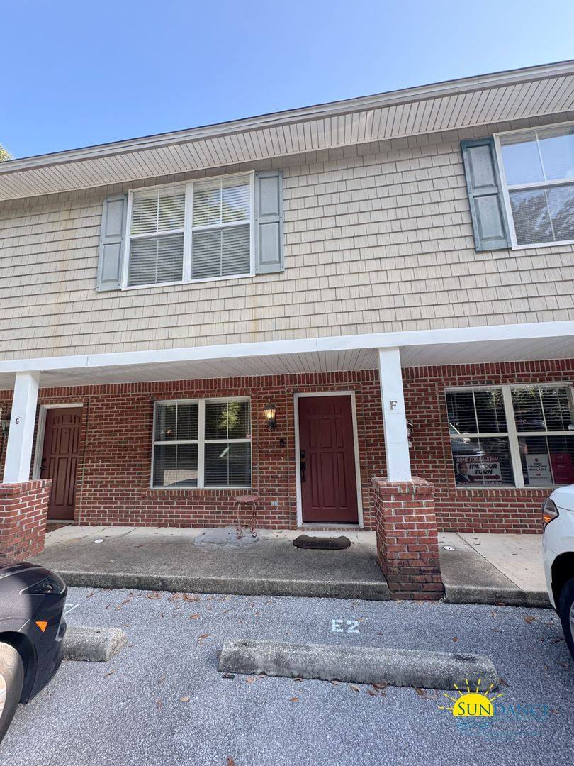 Townhouse for rent at 108 Hawkins Rd, Fort Walton Beach, FL 32547