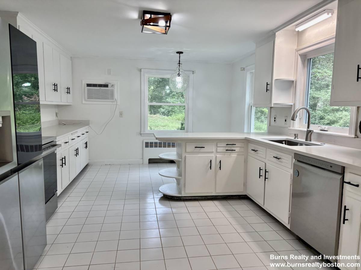House for rent at 379 Newton St, Chestnut Hill, MA 02467