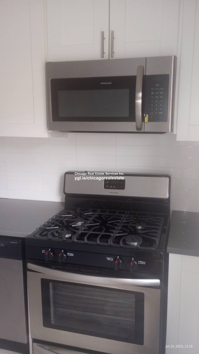 Apartment for rent at 6705 N California Ave #1, Chicago, IL 60645