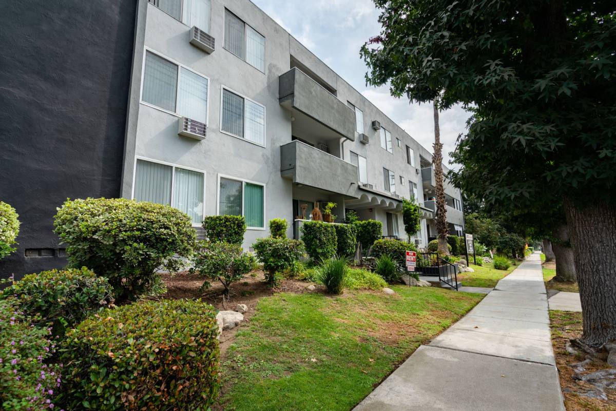 Apartment for rent at 4950 Coldwater Canyon, Sherman Oaks, CA 91423