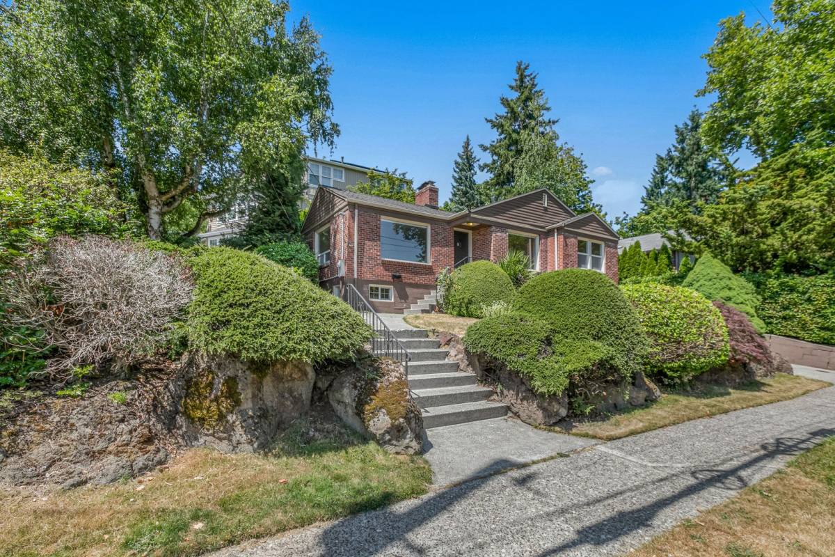 House for rent at 5703 39th Ave NE, Seattle, WA 98105