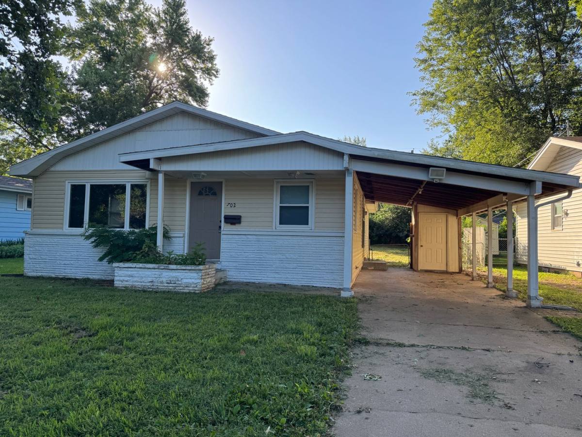 House for rent at 702 N Lone Pine Ave, Springfield, MO 65802