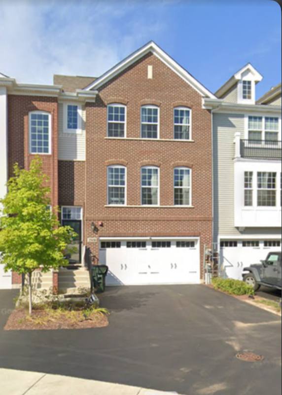 Townhouse for rent at 2508 Huntleigh Lane, Woodridge, IL 60517