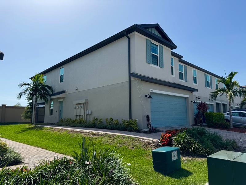 Townhouse for rent at 5535 Tripoli Dr, Palmetto, FL 34221