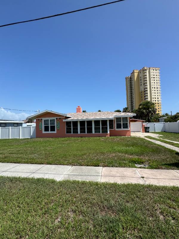House for rent at 385 Woodland Ave, Daytona Beach, FL 32118