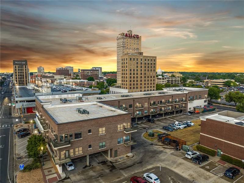 Apartment for rent at 330 Austin Ave #323, Waco, TX 76701